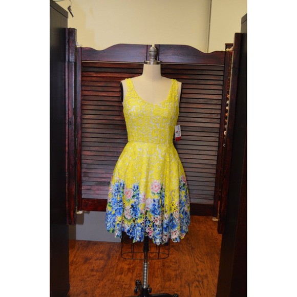 Bright Canary Yellow Sleeveless Lace Dress w/Mulit-Colored Floral Border Sz: S - Picture 2 of 5